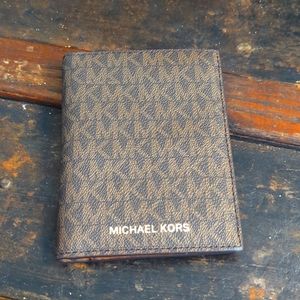 Michael kors wallet
